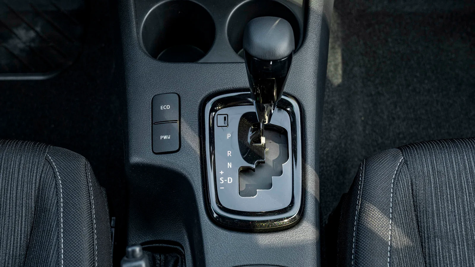 TOYOTA HILUX DC ADVENTURE 2.8D AT 4X4 MY2025 – WHIT