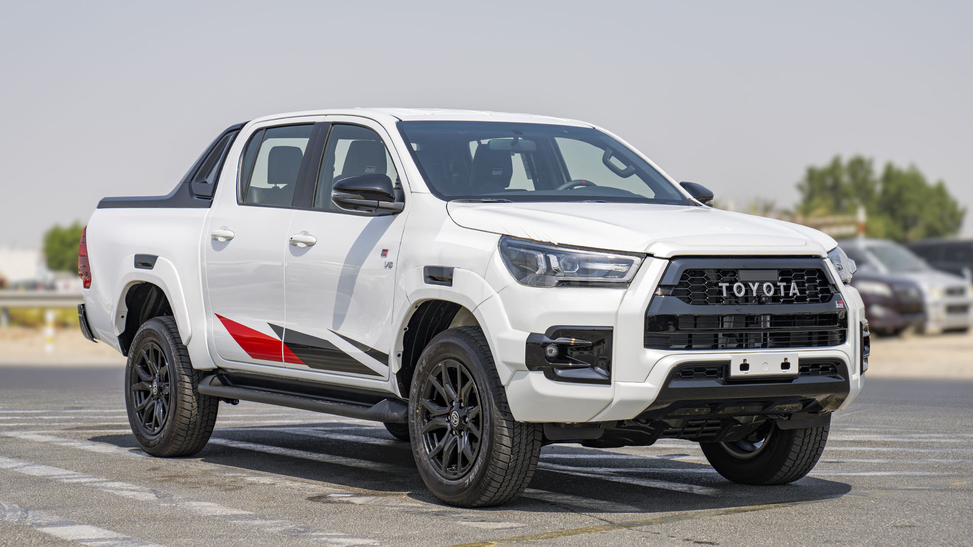 TOYOTA HILUX DC GR SPORT 4.0P AT 4X4 _ WHITE