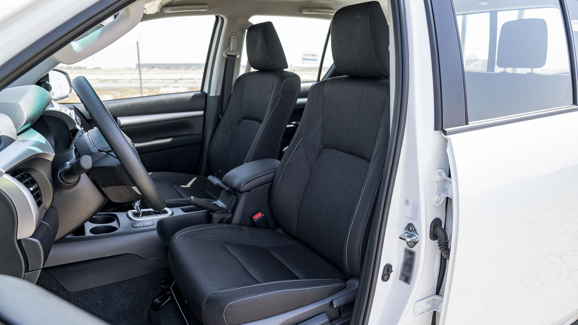 TOYOTA HILUX DC GR SPORT 4.0P AT 4X4 _ WHITE