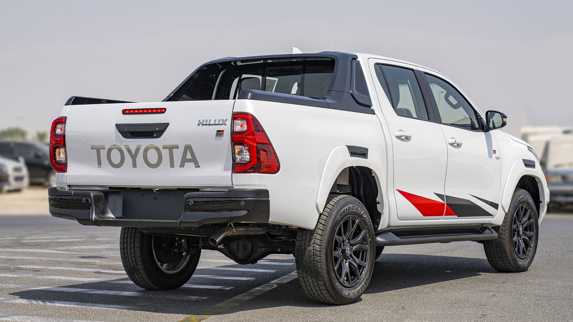 TOYOTA HILUX DC GR SPORT 4.0P AT 4X4 _ WHITE