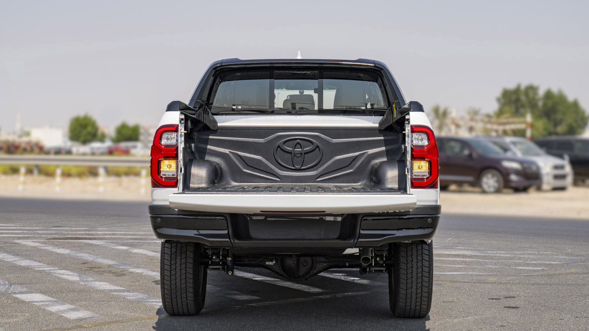 TOYOTA HILUX DC GR SPORT 4.0P AT 4X4 _ WHITE