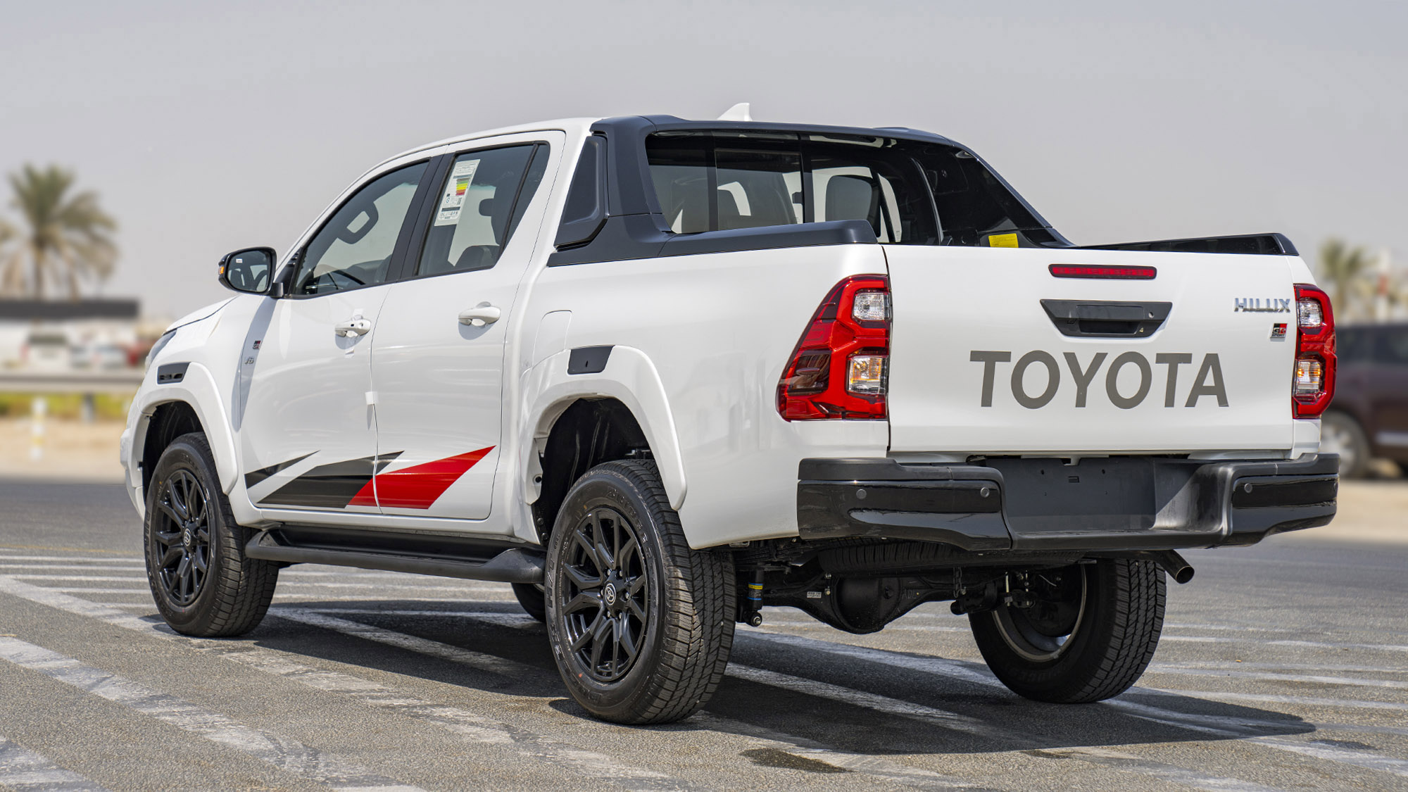 TOYOTA HILUX DC GR SPORT 4.0P AT 4X4 _ WHITE