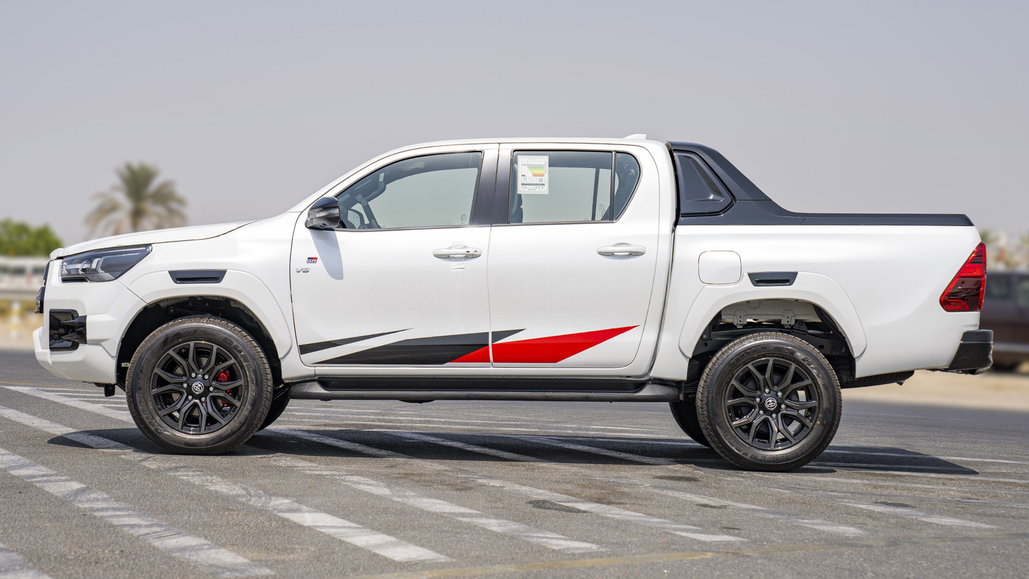 TOYOTA HILUX DC GR SPORT 4.0P AT 4X4 _ WHITE