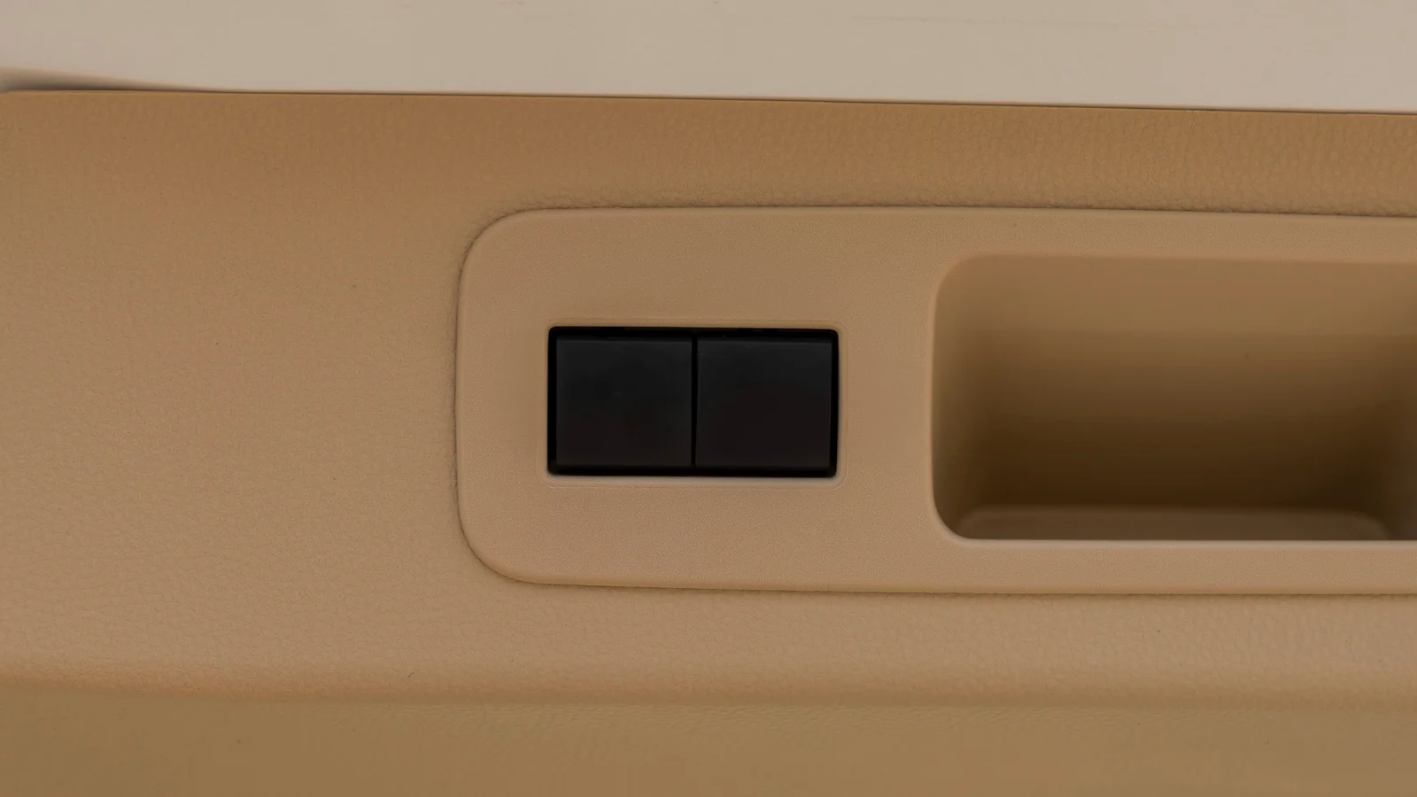 TOYOTA LAND CRUISER 300 VXR 3.3D AT MY2025 – WHITE