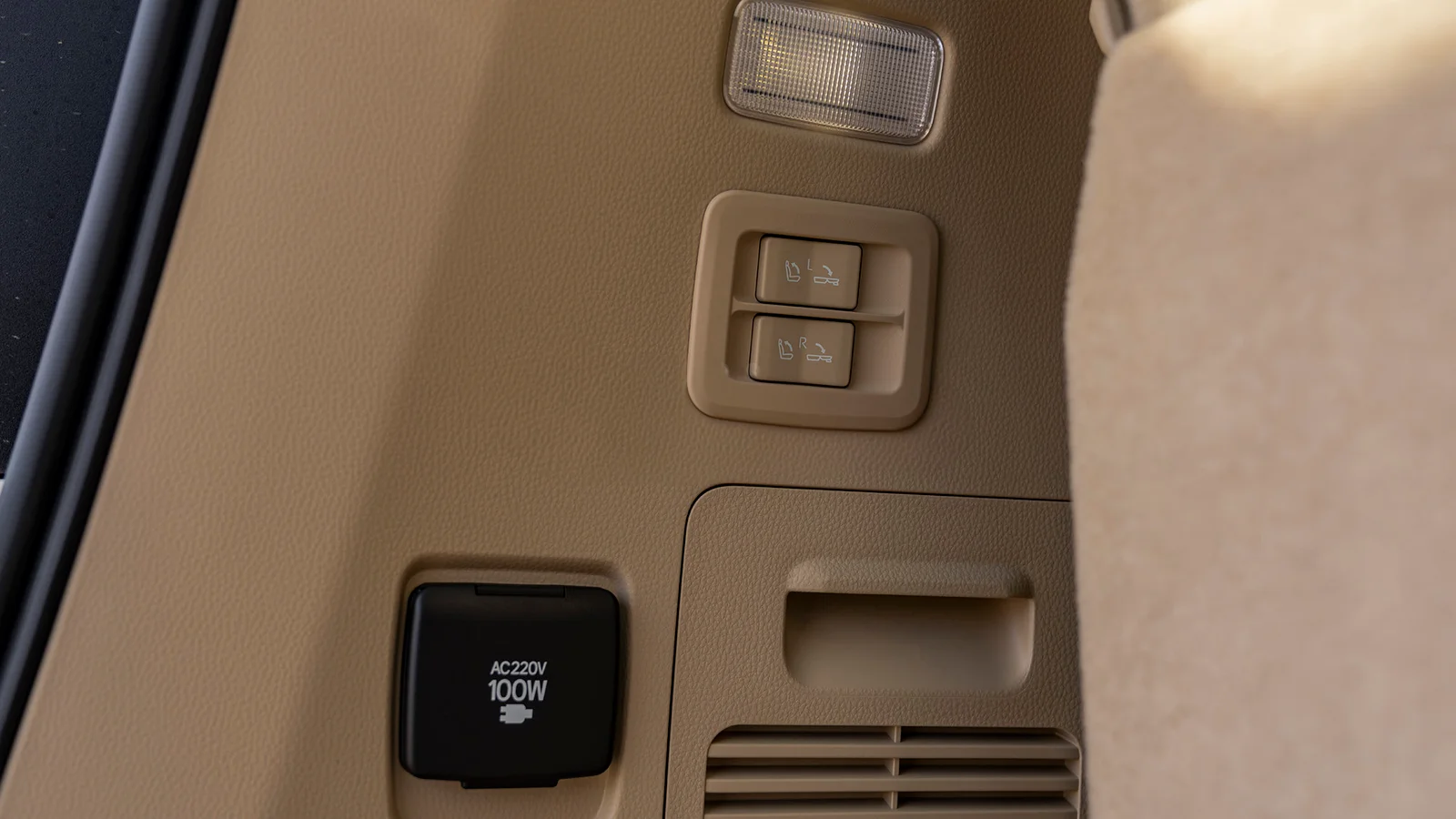 TOYOTA LAND CRUISER 300 VXR 3.3D AT MY2025 – WHITE