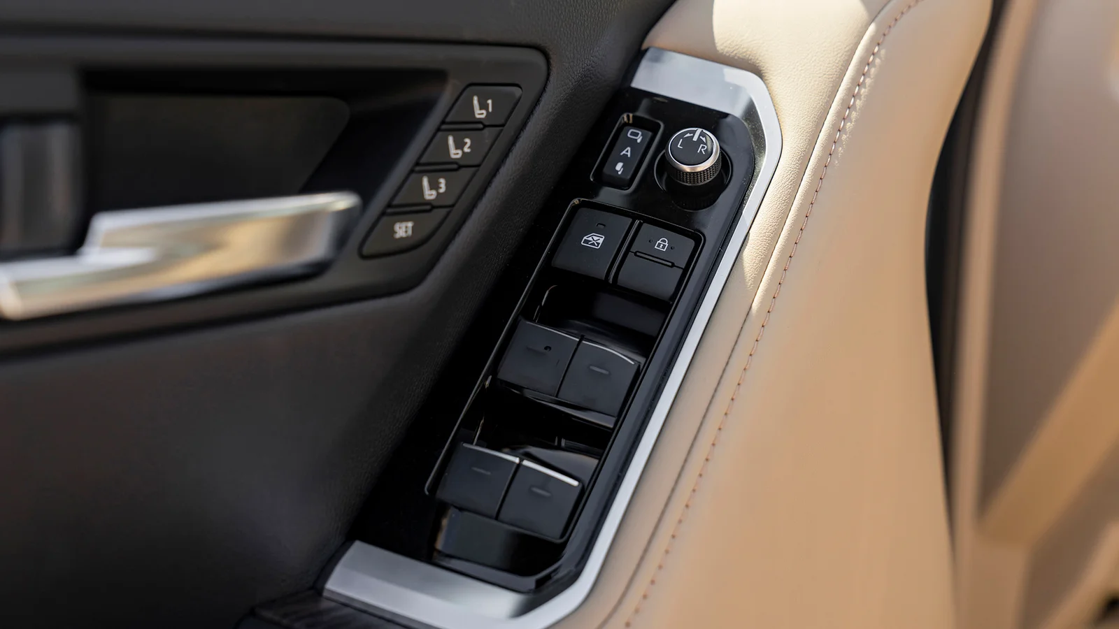 TOYOTA LAND CRUISER 300 VXR 3.3D AT MY2025 – WHITE