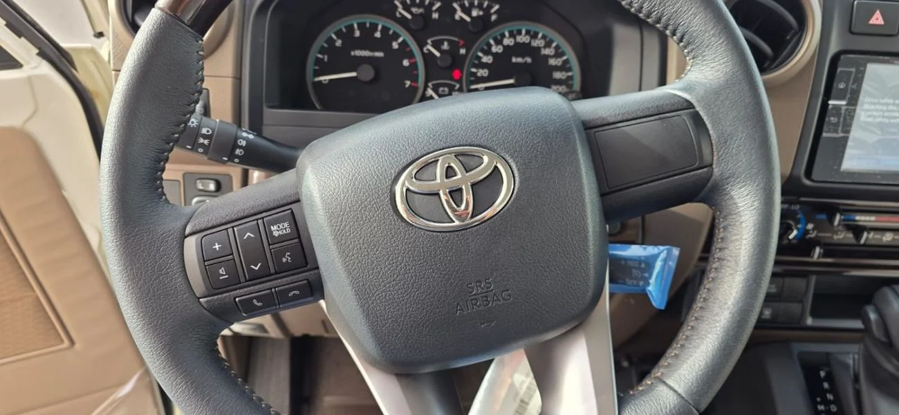 Toyota Land Cruiser 70 PETROL 2026 white