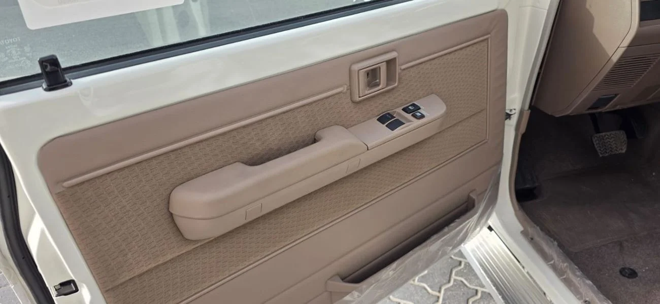 Toyota Land Cruiser 70 PETROL 2026 white
