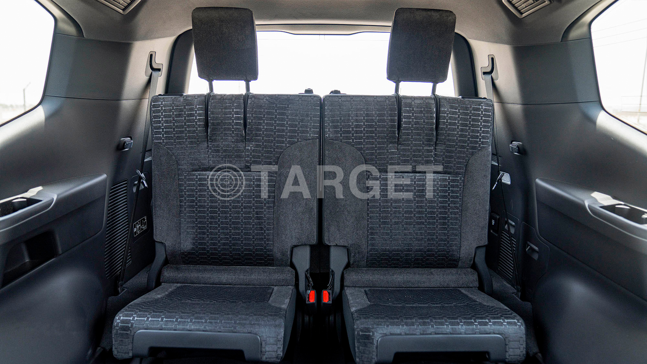 TOYOTA LAND CRUISER LC300 GXR 4.0P AT _ WHITE