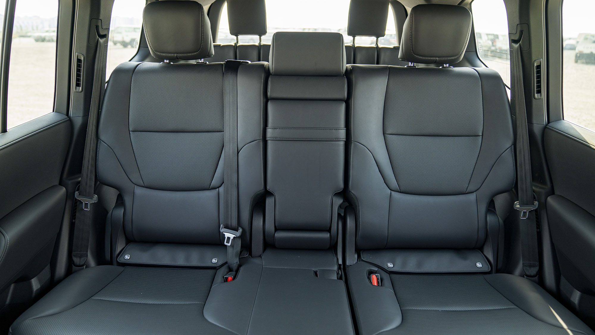 TOYOTA LAND CRUISER LC300 VX 4.0p - black