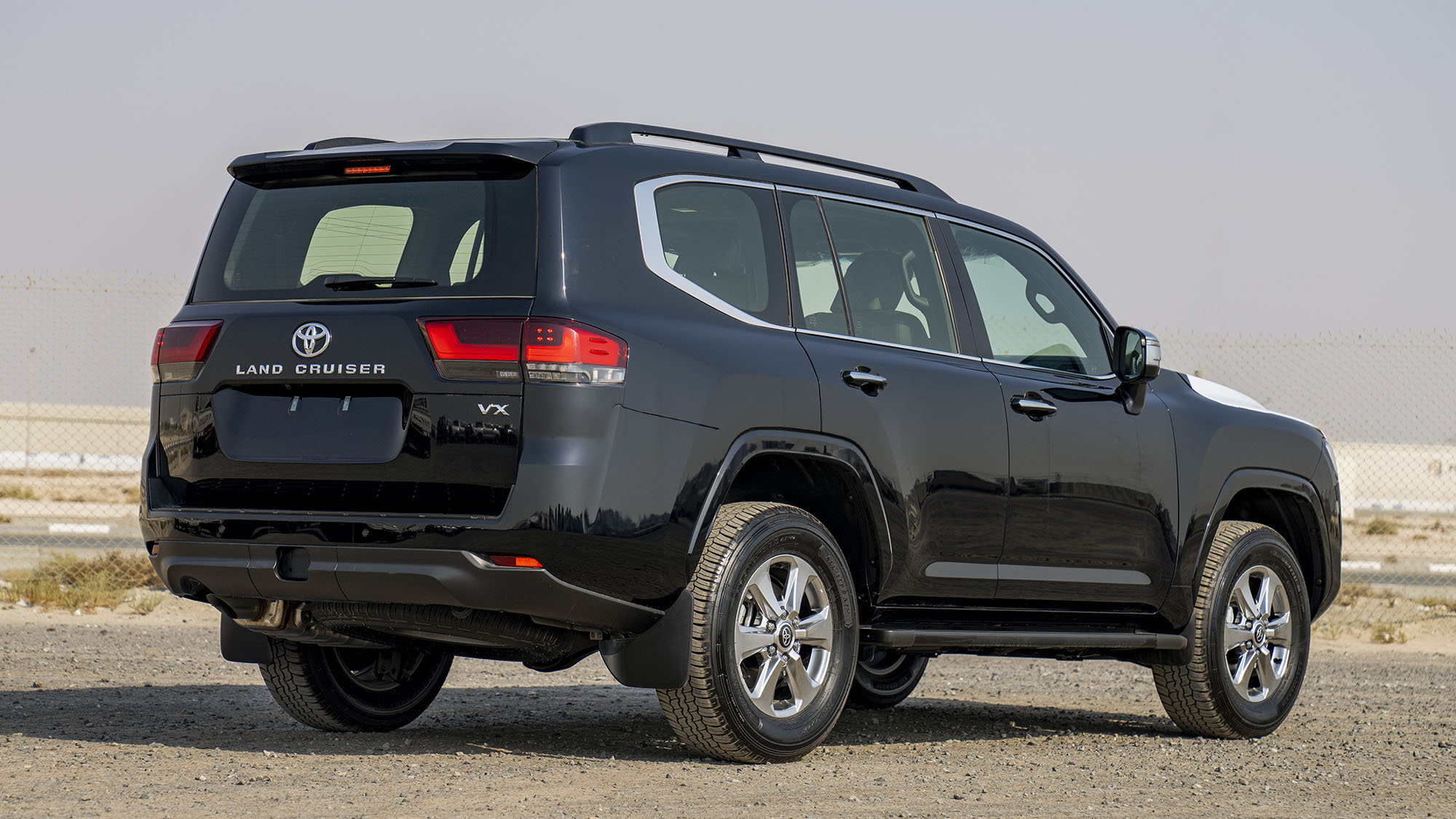 TOYOTA LAND CRUISER LC300 VX 4.0p - black