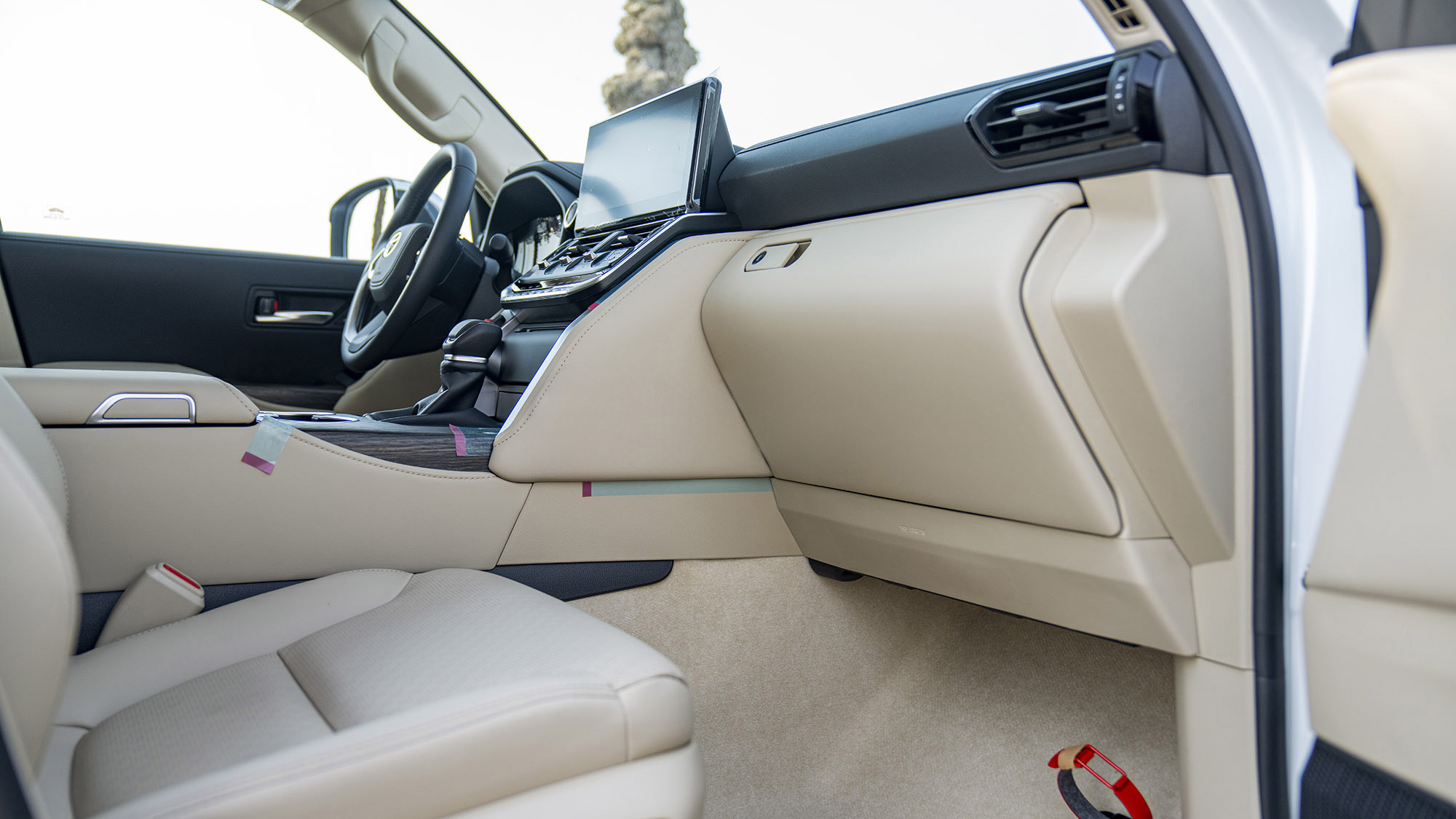 TOYOTA LAND CRUISER LC300 VXR 3.3D AT - white