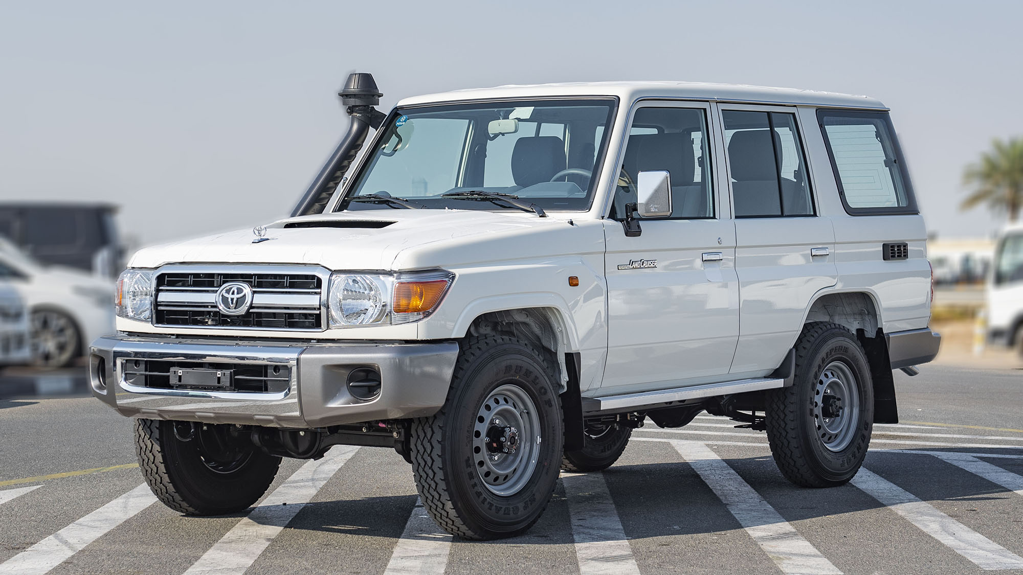 TOYOTA LAND CRUISER LC76 4.5D MT