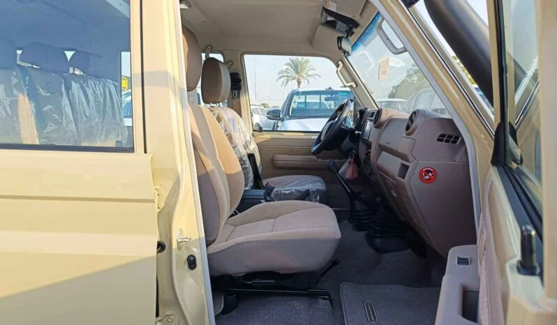 TOYOTA LAND CRUISER LC76 HARDTOP DIESEL BEIGE