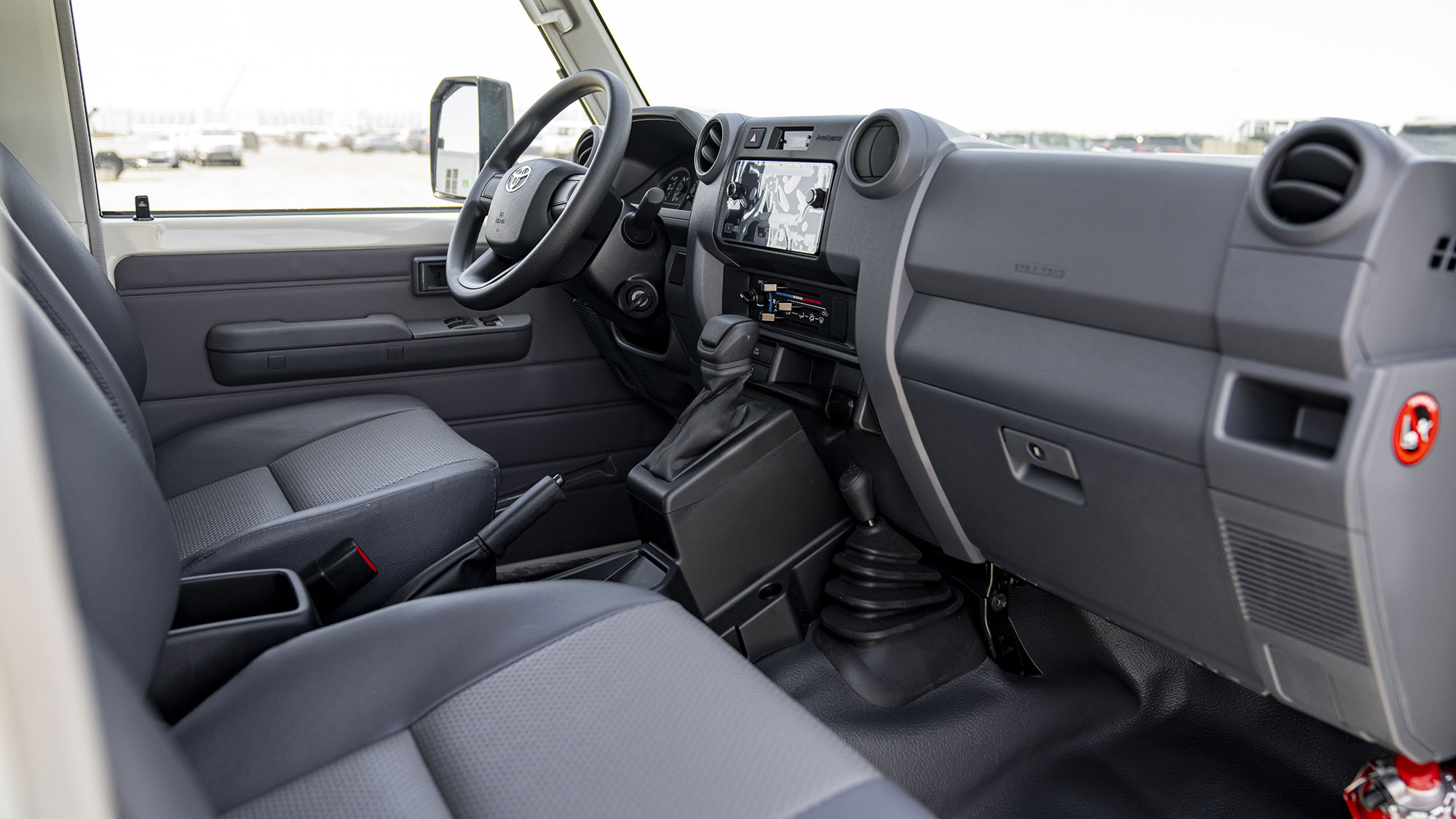 TOYOTA LAND CRUISER LC78 2.8D AT