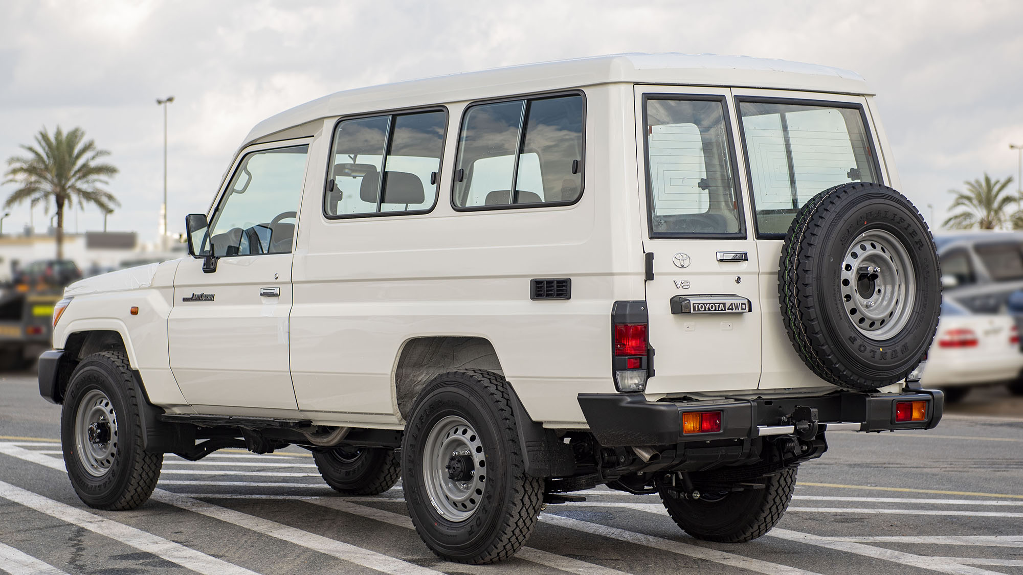 TOYOTA LAND CRUISER LC78 4.5D MT