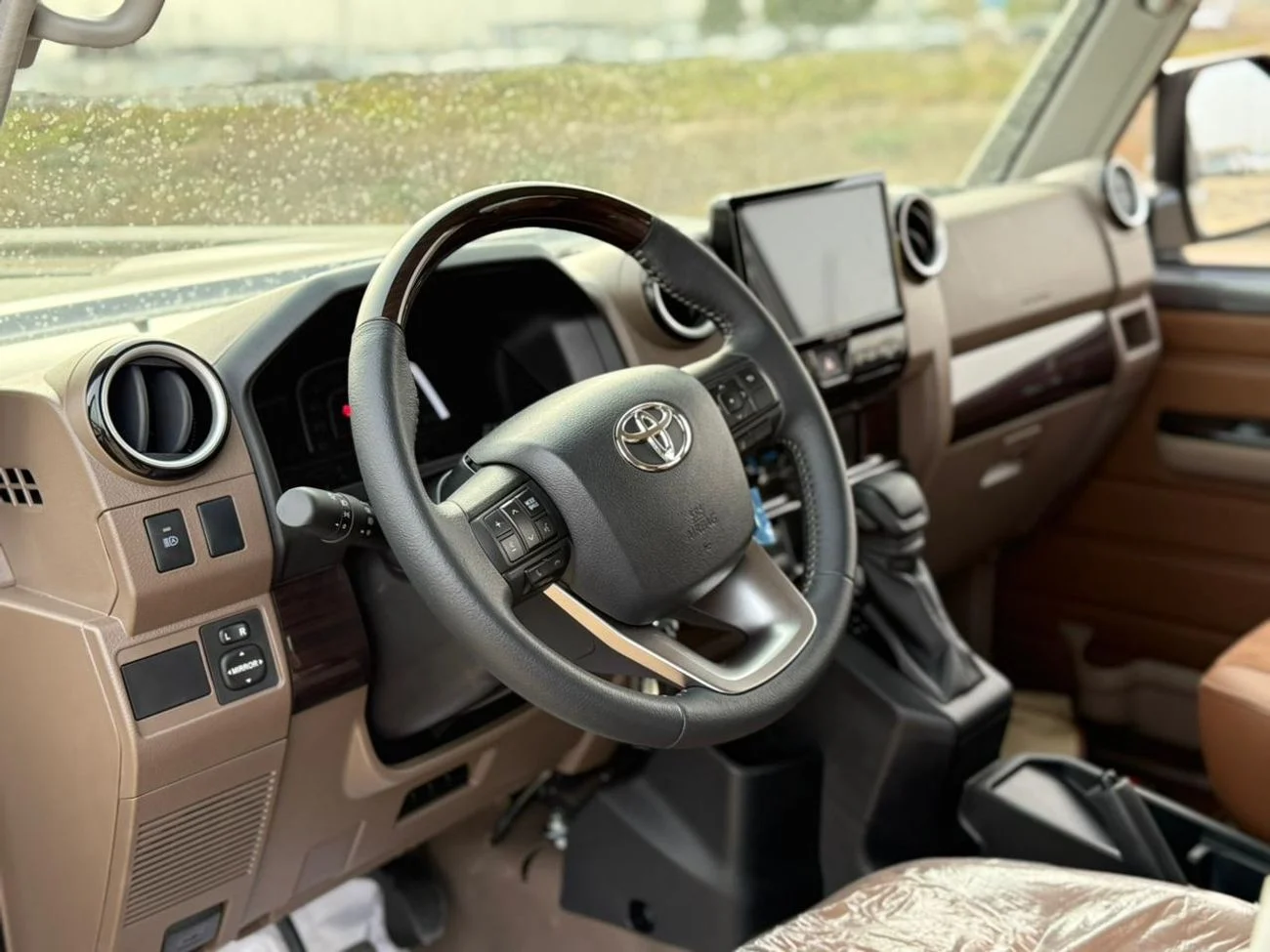Toyota Land Cruiser LC79 DC 4.0L AT Petrol (Full Option)