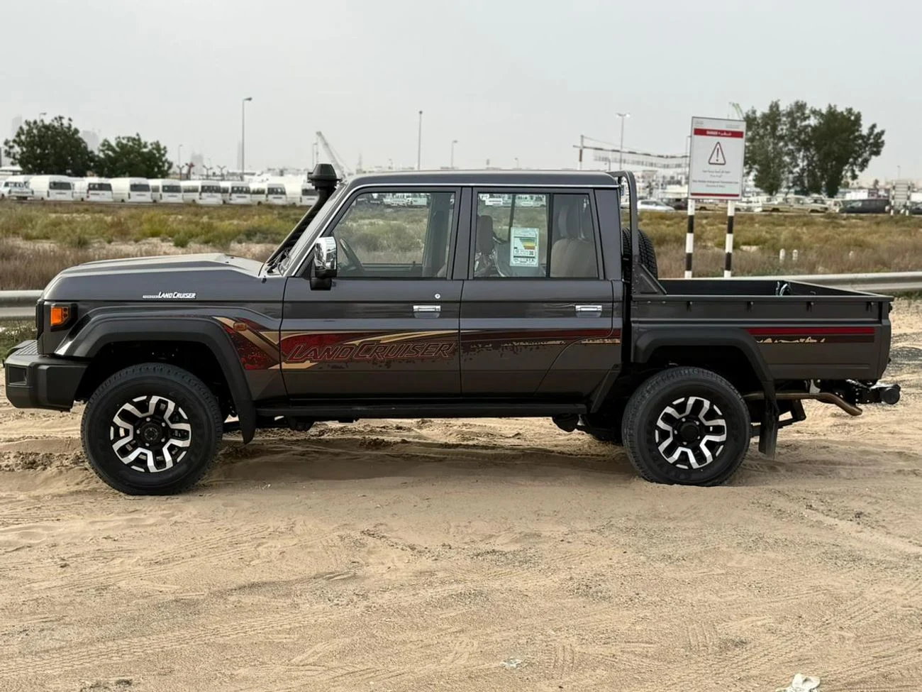 Toyota Land Cruiser LC79 DC 4.0L AT Petrol (Full Option)