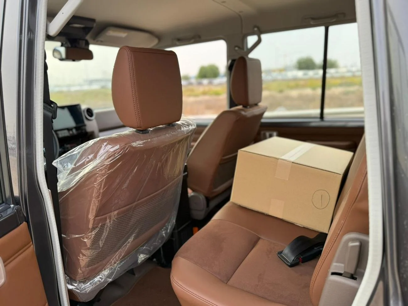 Toyota Land Cruiser LC79 DC 4.0L AT Petrol (Full Option)