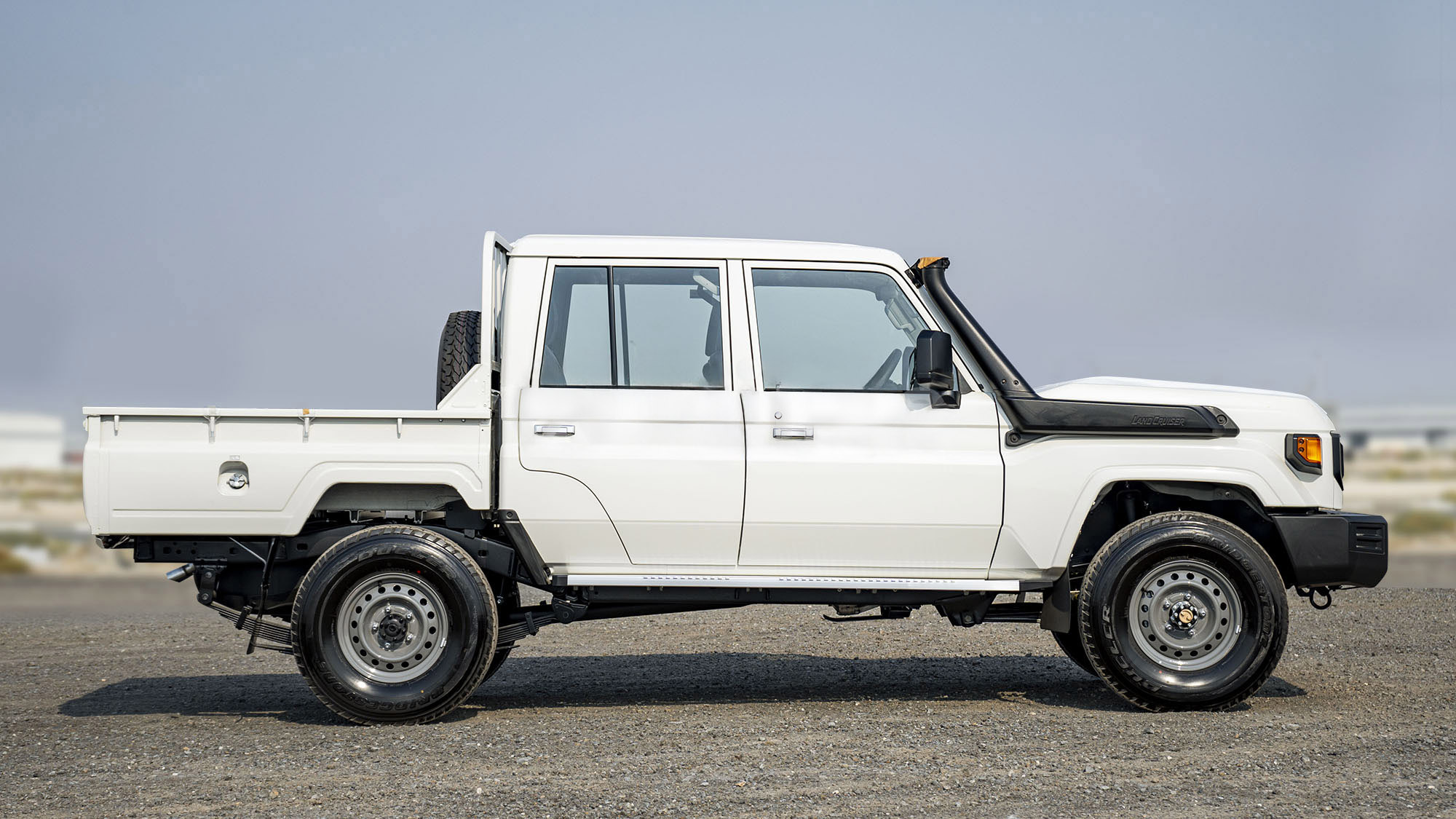 TOYOTA LAND CRUISER LC79 DC 4.0P MT _ WHITE