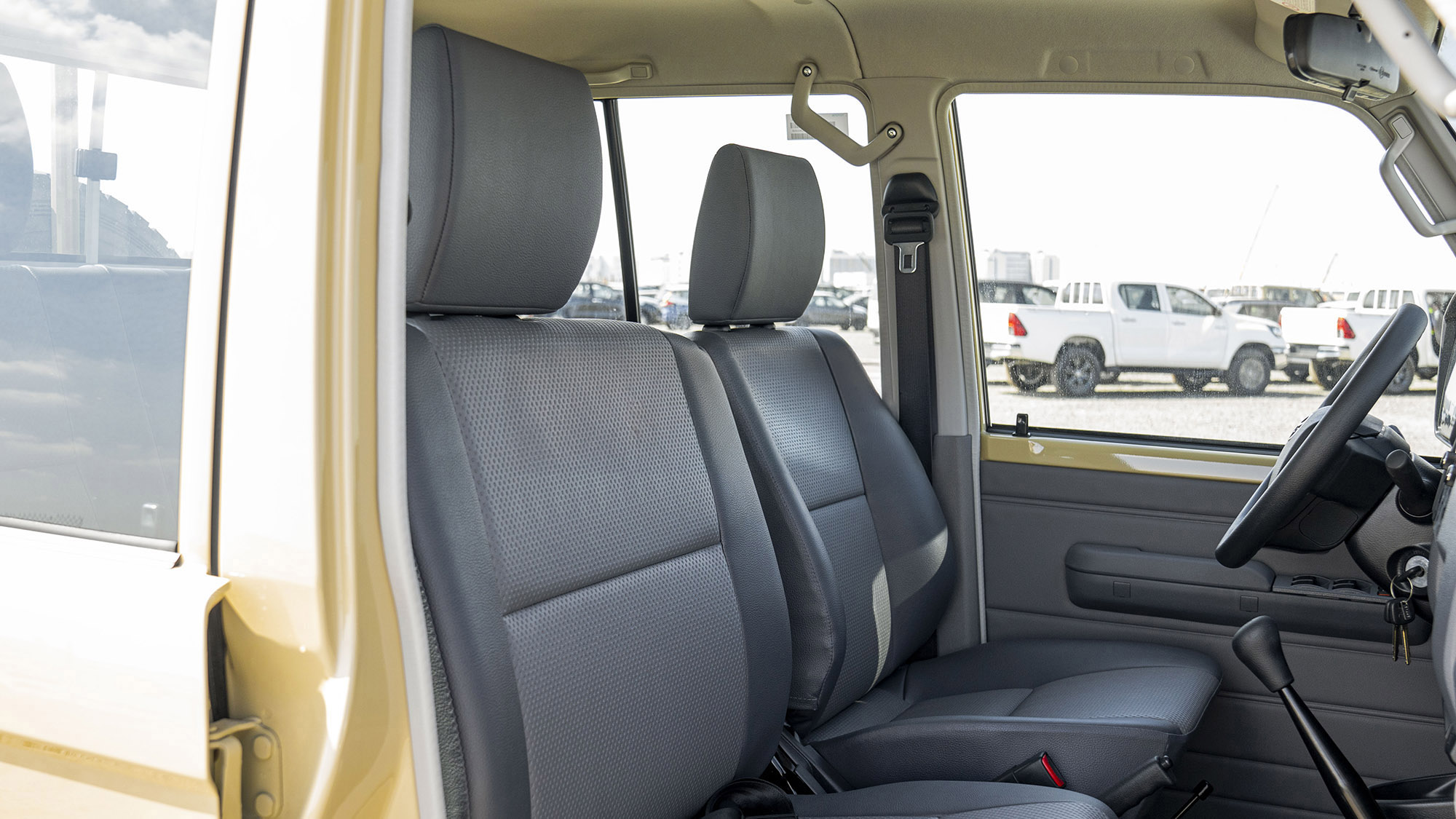 TOYOTA LAND CRUISER LC79DC 4.0P MT