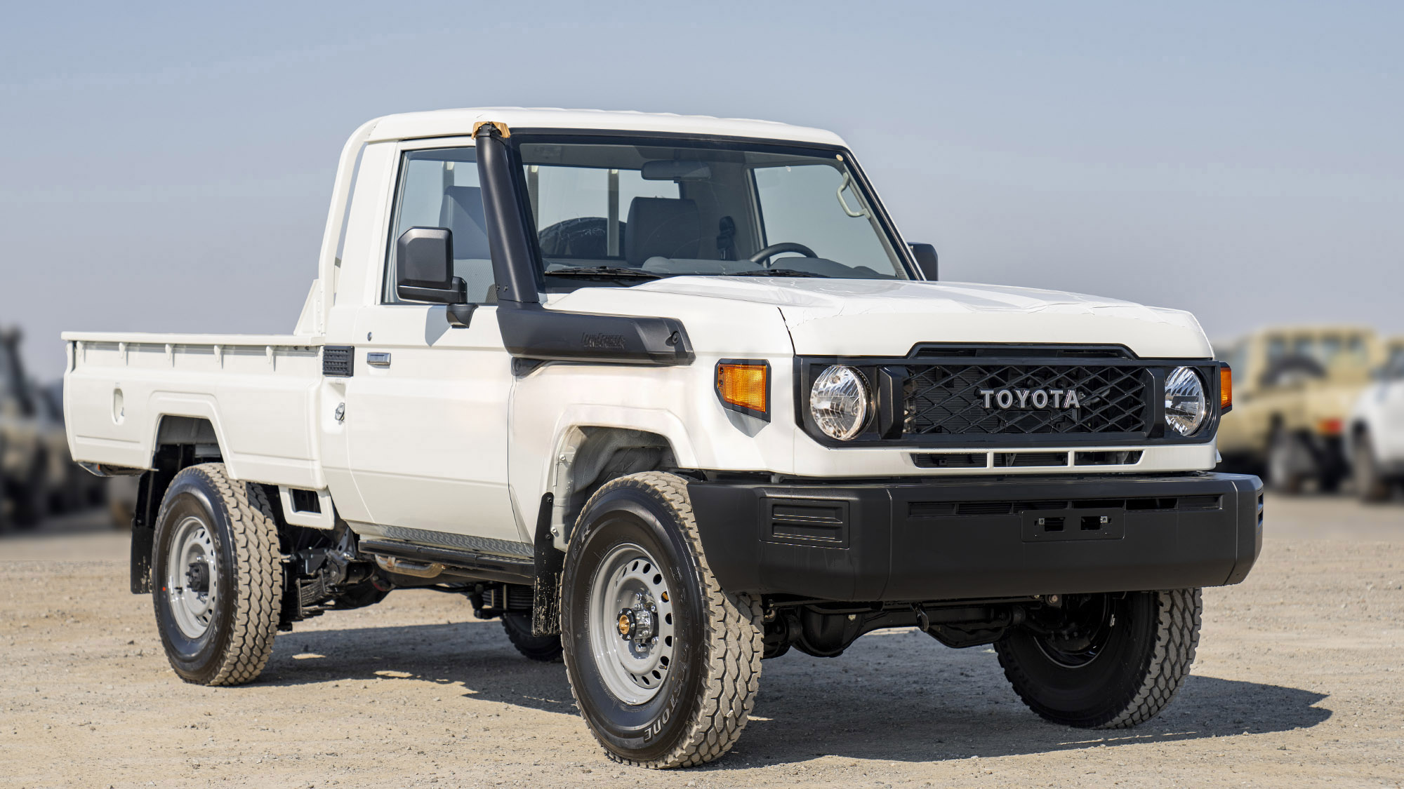 TOYOTA LAND CRUISER LC79SC 4.0P MT _ WHITE