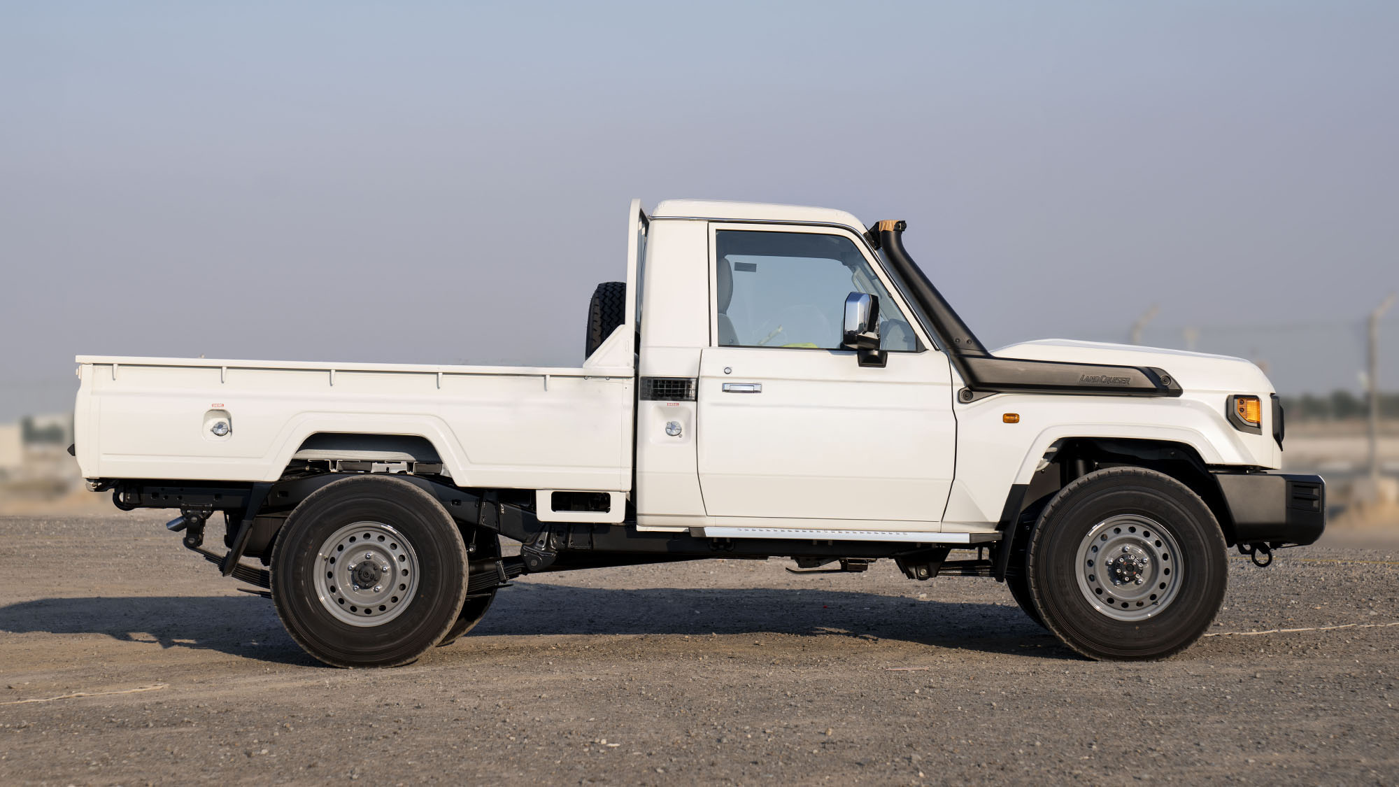 TOYOTA LAND CRUISER LC79SC 4.5D MT _ WHITE
