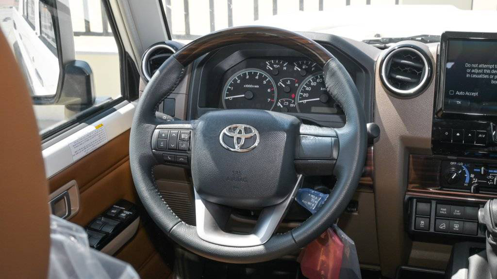 TOYOTA LC76 HARD TOP 4.0L PETROL AT