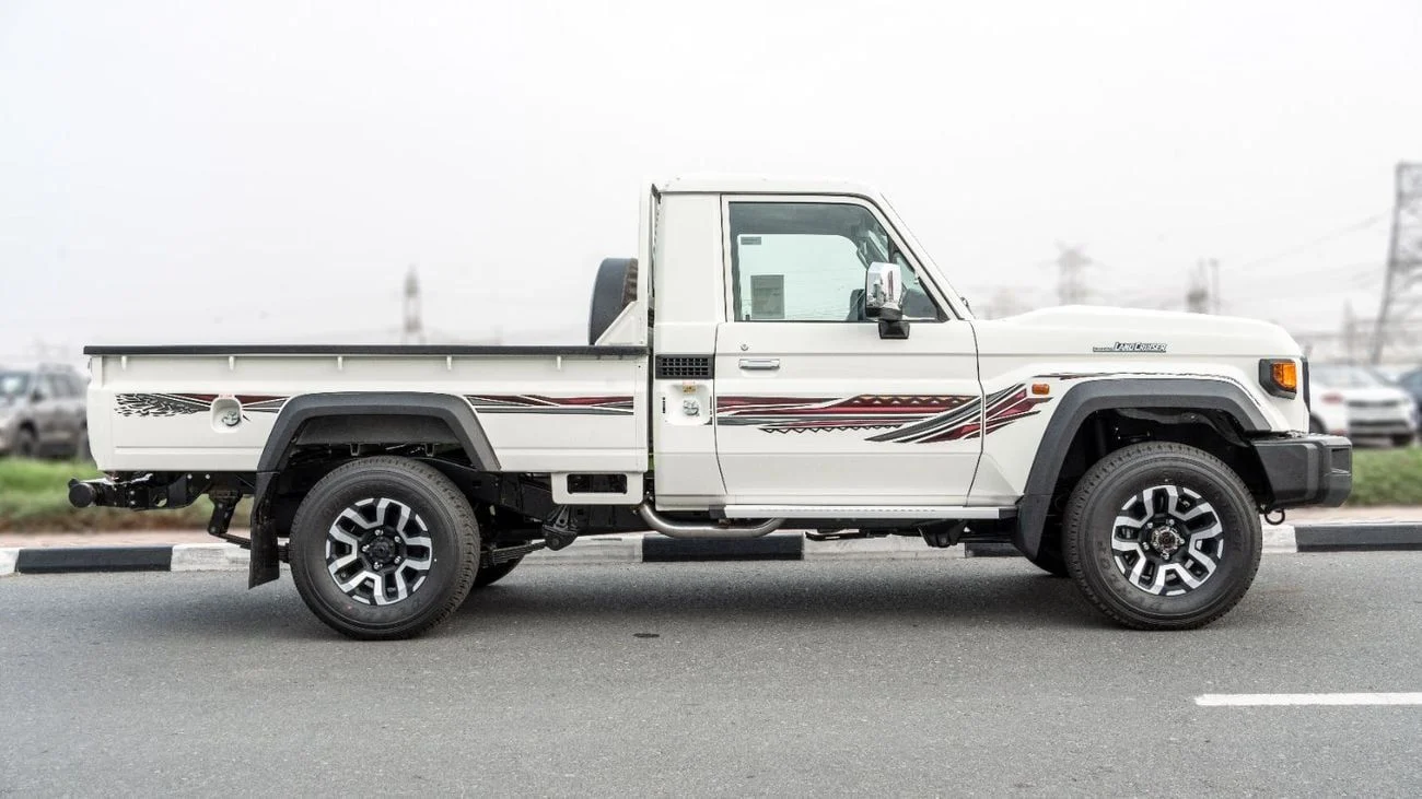 Toyota LC79 2.8L AT Diesel Full Option (White-Brown)