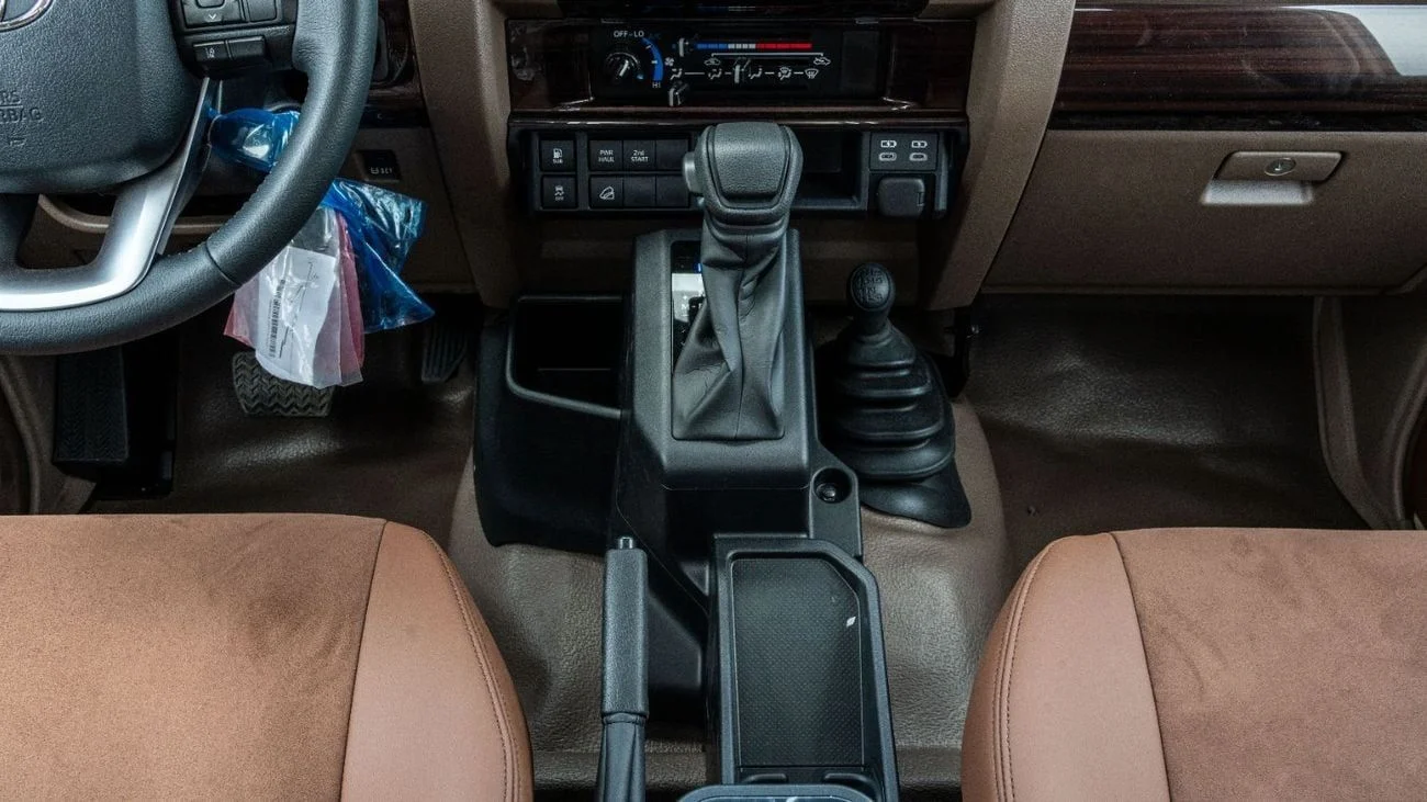 Toyota LC79 2.8L AT Diesel Full Option (White-Brown)