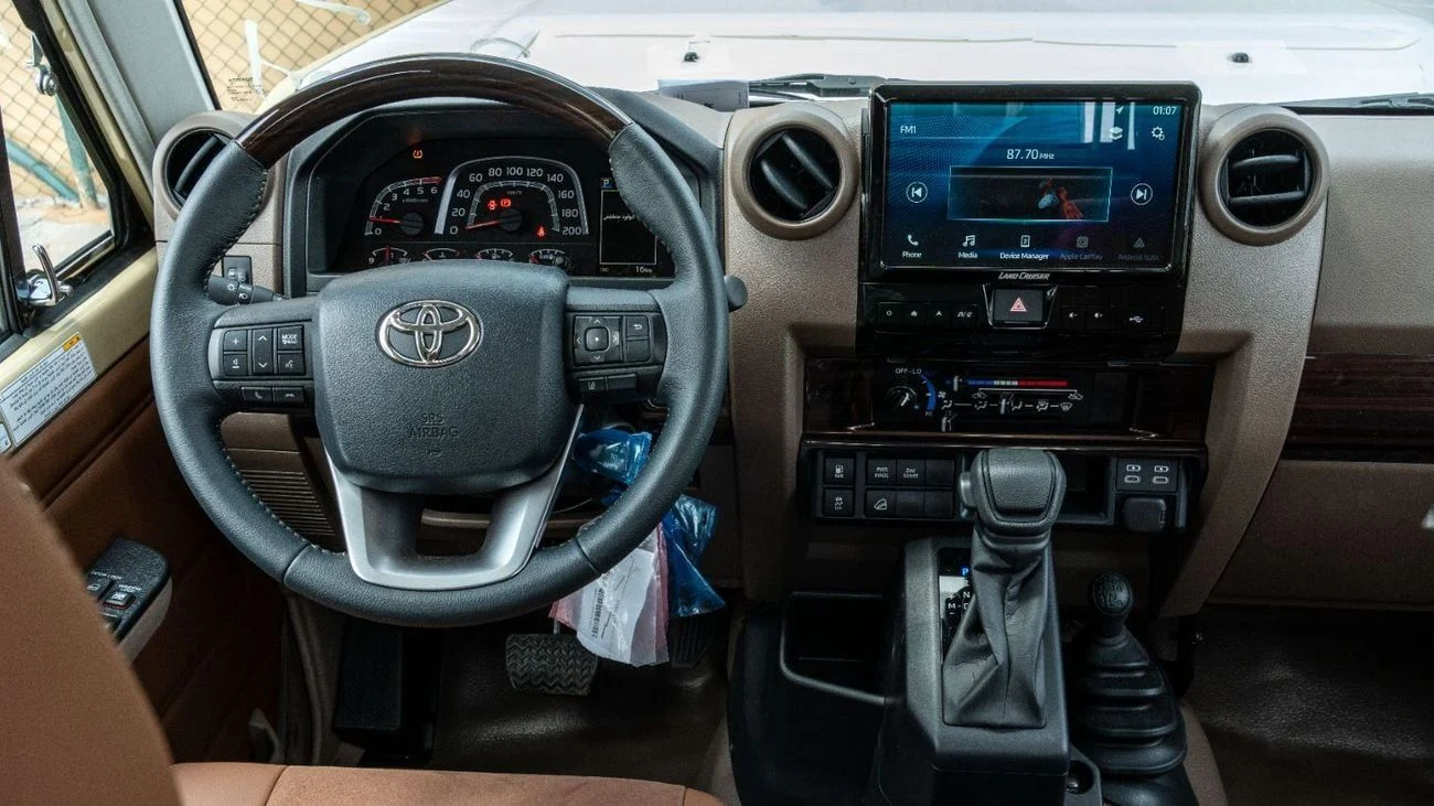 Toyota LC79 2.8L AT Diesel Full Option (White-Brown)
