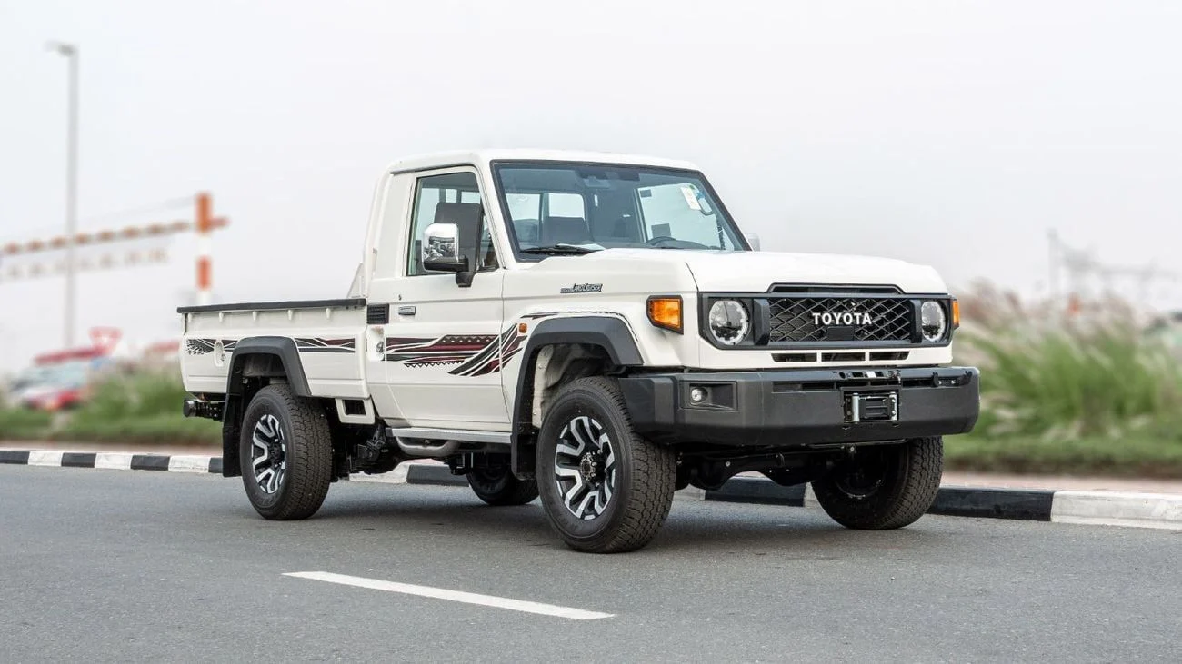 Toyota LC79 2.8L AT Diesel Full Option (White-Brown)