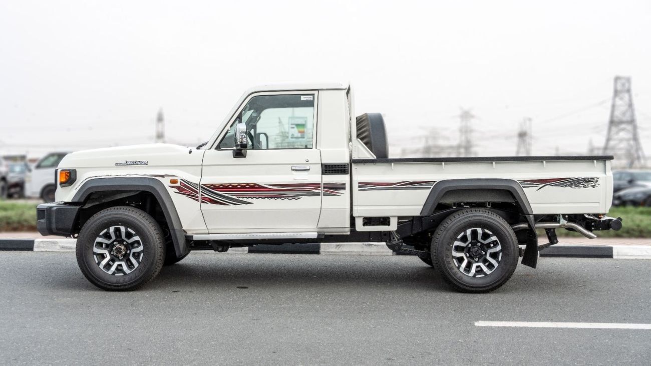 Toyota LC79 2.8L AT Diesel Full Option (White-Brown)