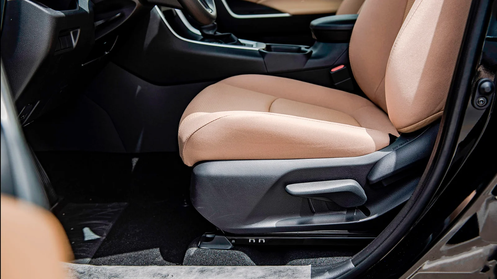 TOYOTA RAV4 2.5P HEV AT AWD MY2025 – BLACK