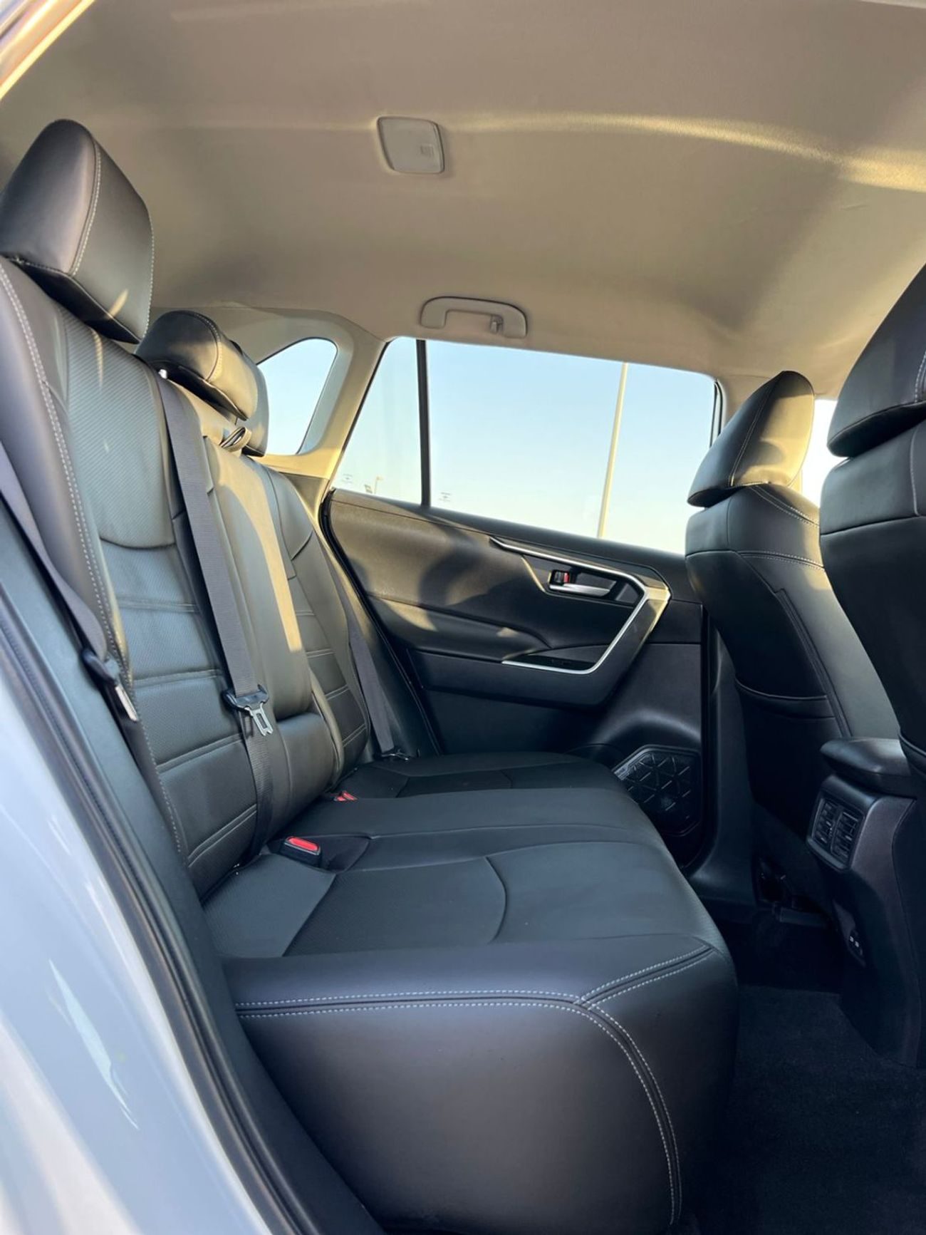 Toyota Rav4 XLE Full Option 2.5L V4  2026 _ WHITE