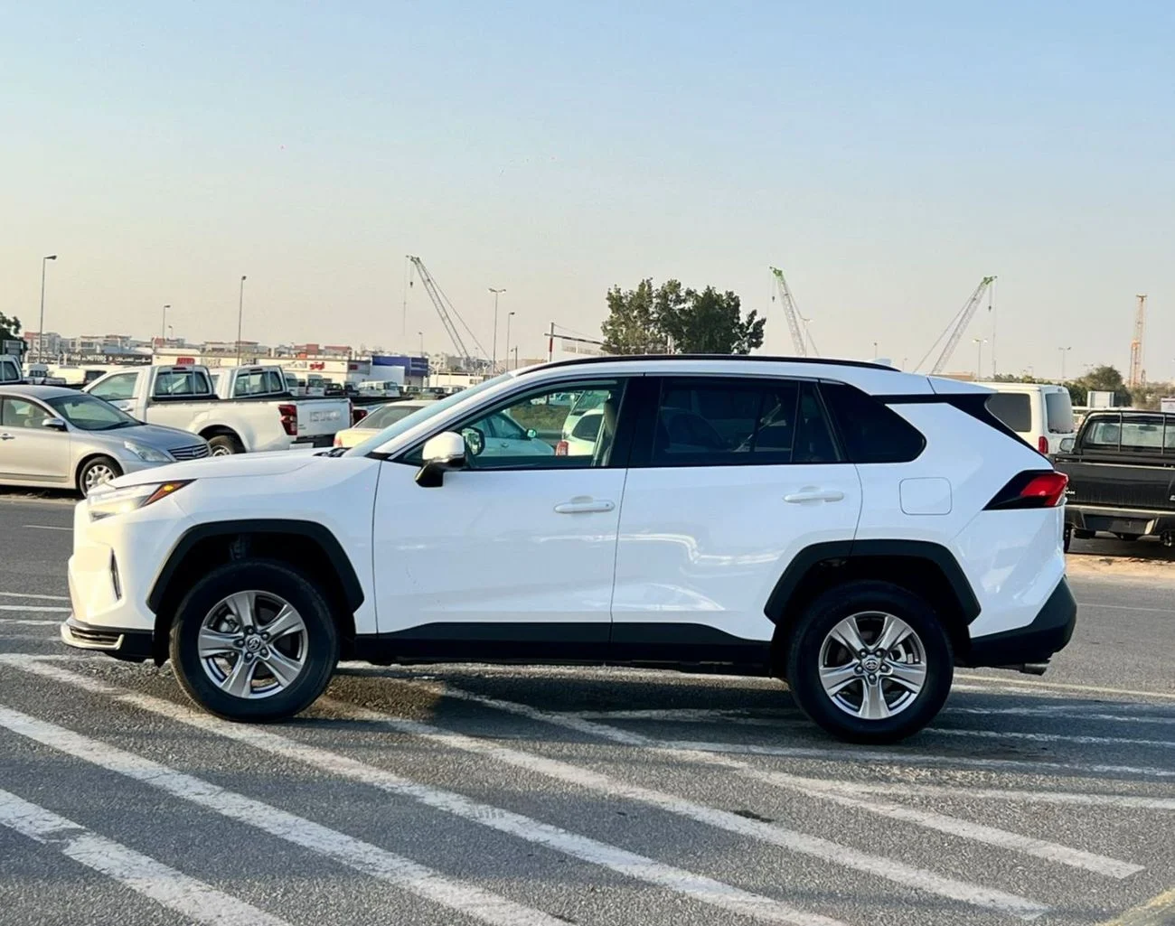Toyota Rav4 XLE Full Option 2.5L V4  2026 _ WHITE