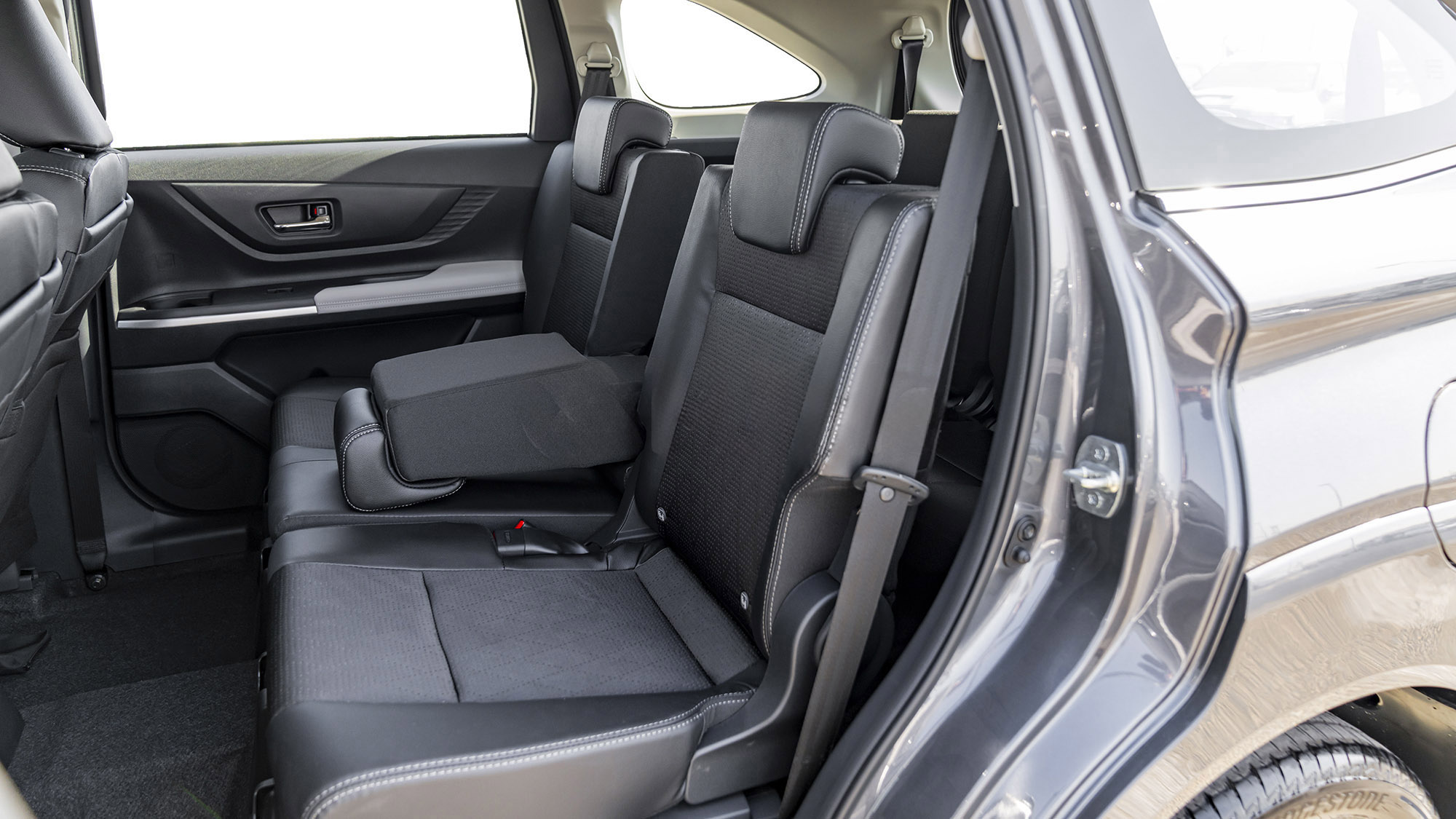 TOYOTA VELOZ 1.5P AT MY2025 – GREY